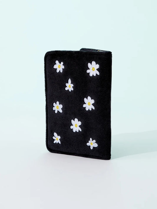 ZO&FRIENDS A&NE Signature Passport Case