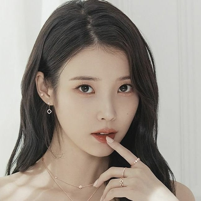 IU