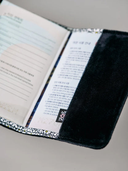 ZO&FRIENDS A&NE Signature Passport Case
