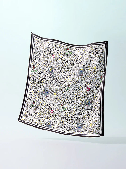 ZO&FRIENDS Signature Scarf (White)