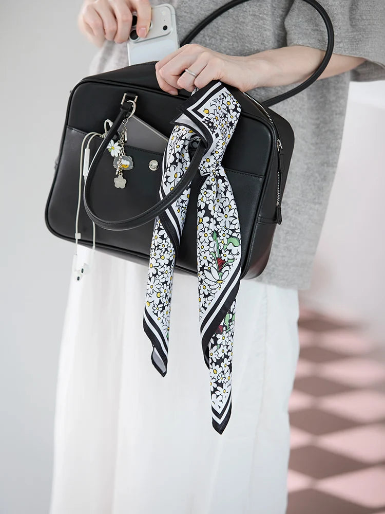 ZO&FRIENDS Signature Scarf (White)